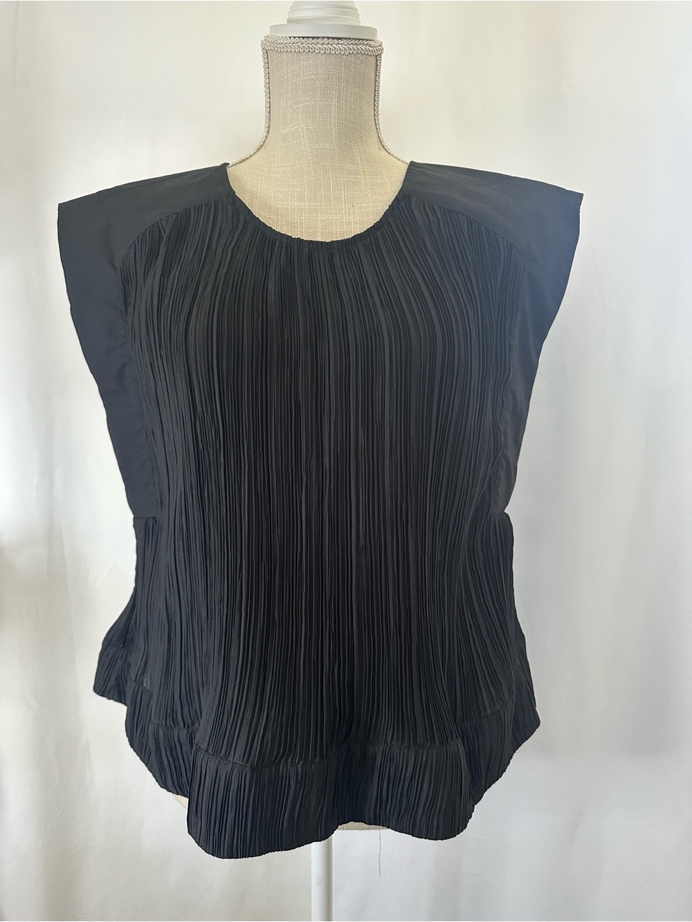 Anthropologie Crew-Neck Black Plisse Size L